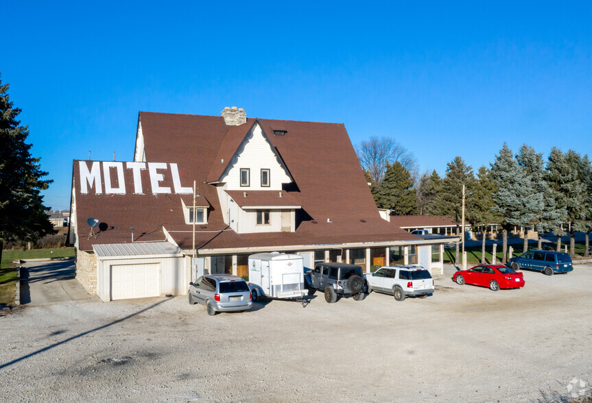 1033 SE Frontage Rd, Sturtevant, WI for sale - Primary Photo - Image 1 of 1