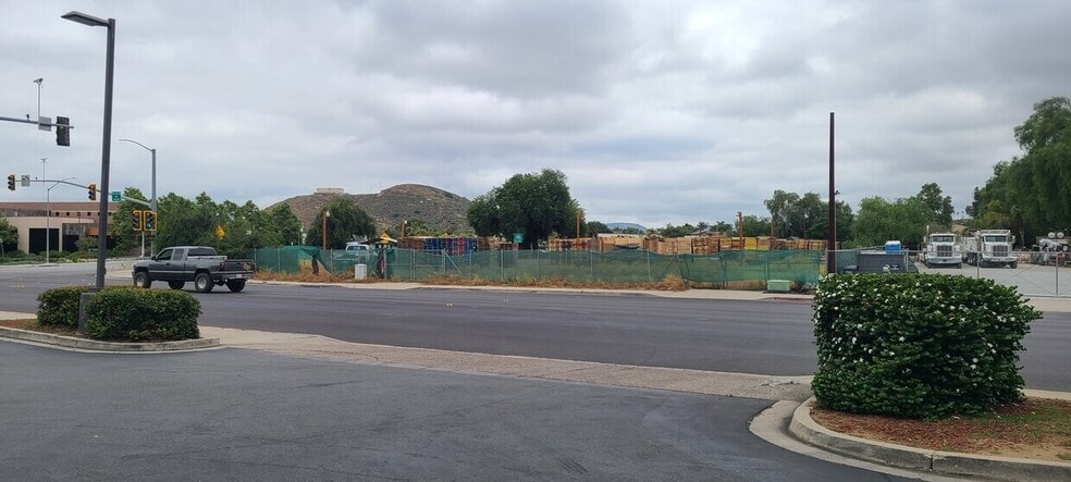 10180-10190 Riverford Rd, Lakeside, CA for lease - Building Photo - Image 1 of 6