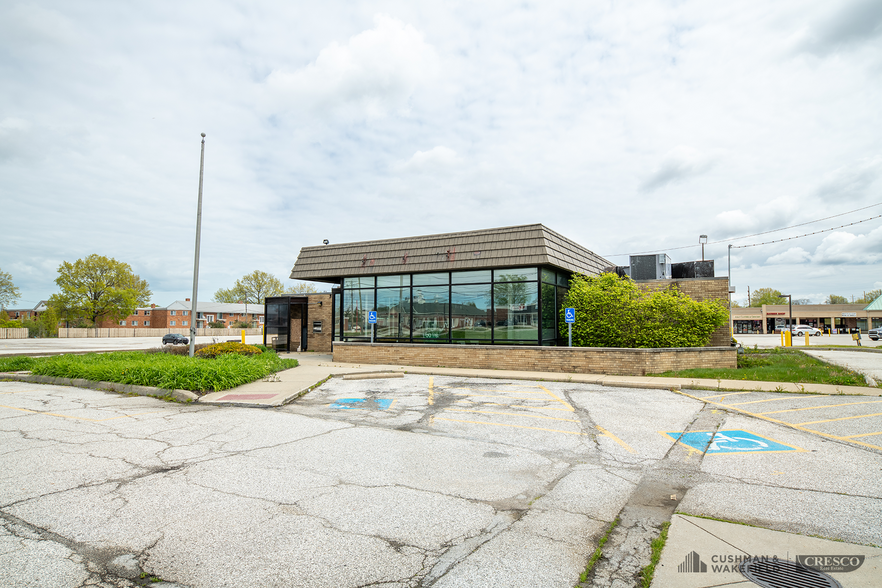 5775 Chevrolet Blvd, Parma, OH for lease - Building Photo - Image 1 of 8