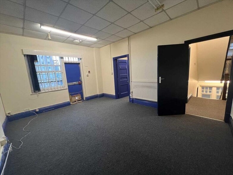 122-124 High St, Slough for lease - Building Photo - Image 2 of 5