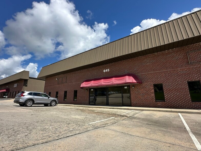 645-647 Red Oak Rd, Stockbridge, GA for lease - Building Photo - Image 1 of 15
