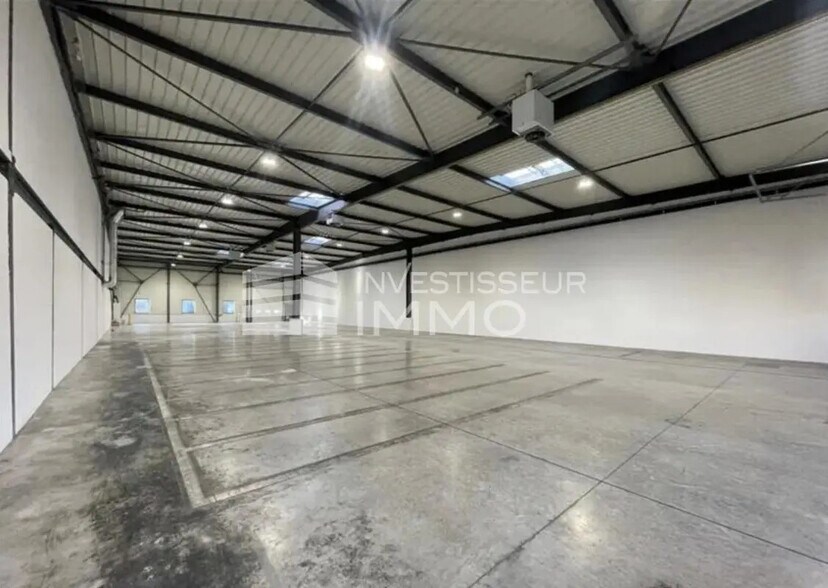 Office in La Courneuve for lease - Interior Photo - Image 2 of 5