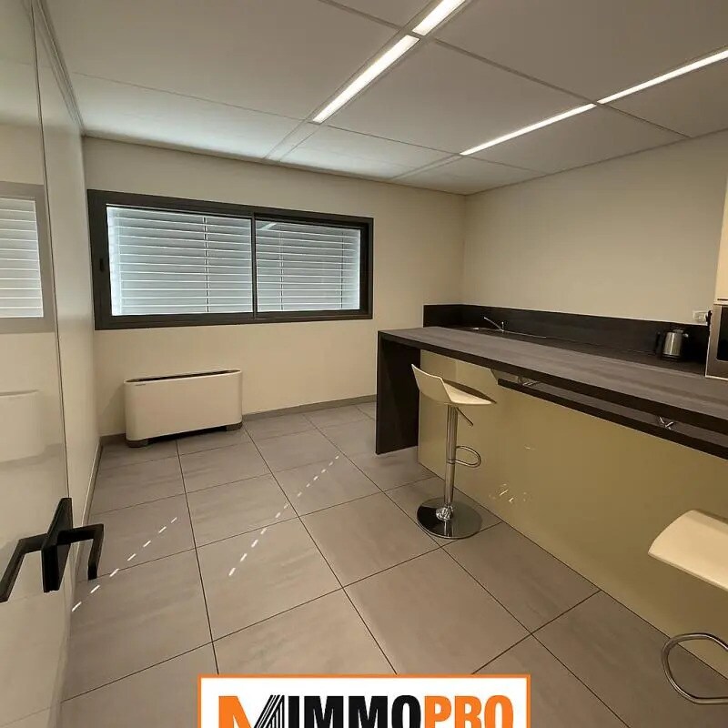 Office in Fréjus for lease Interior Photo- Image 1 of 7
