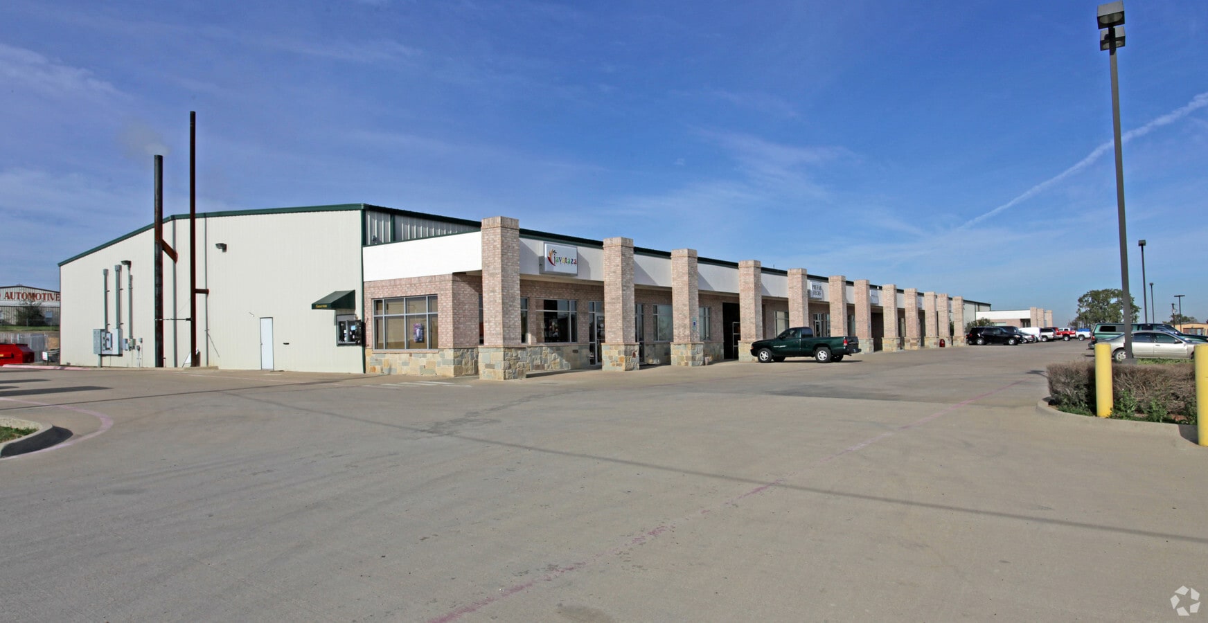 900 McDuff Ave, Grandview, TX 76050