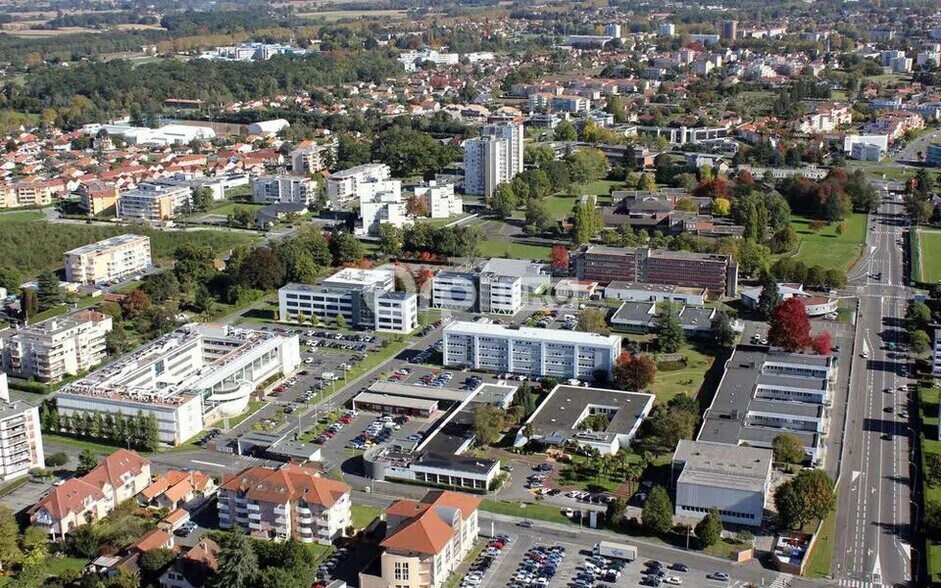 Office in Pau for lease - Aerial - Image 1 of 19