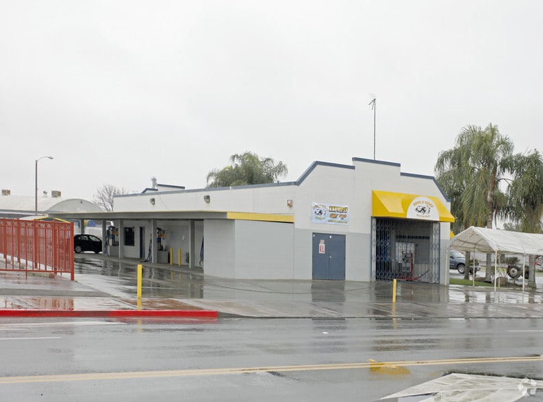 300 S J St, Tulare, CA 93274