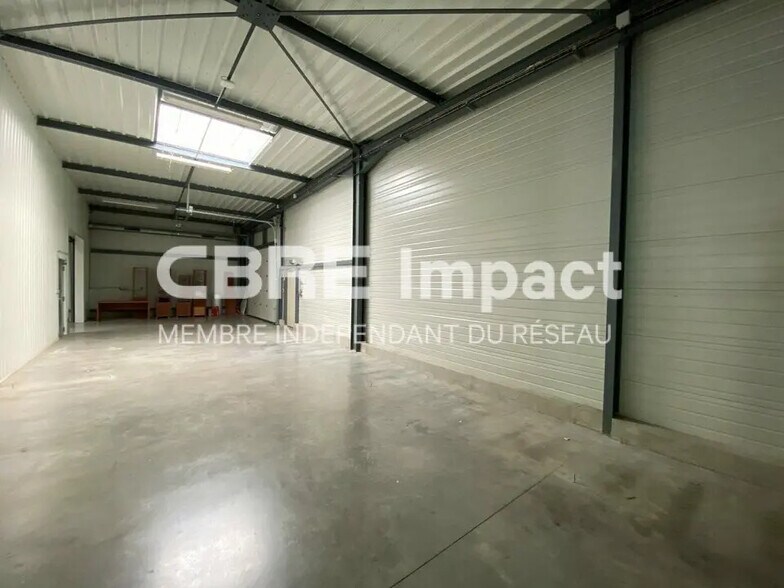 Flex in Brochon for lease - Interior Photo - Image 3 of 7
