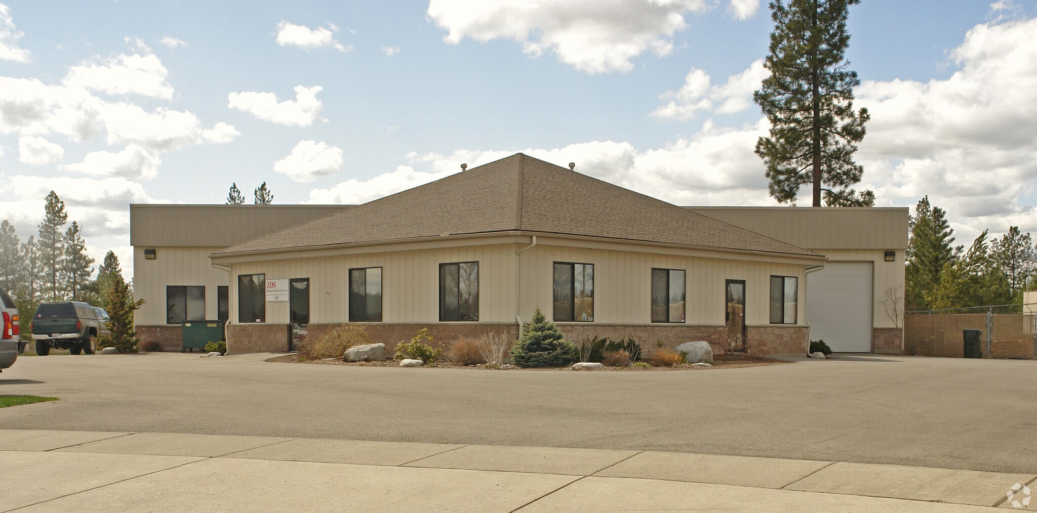 693-695 W Capstone Ct, Hayden, ID for sale Primary Photo- Image 1 of 1