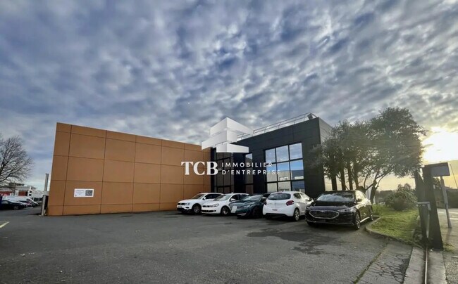 Location Local d'activités 1 175 m²