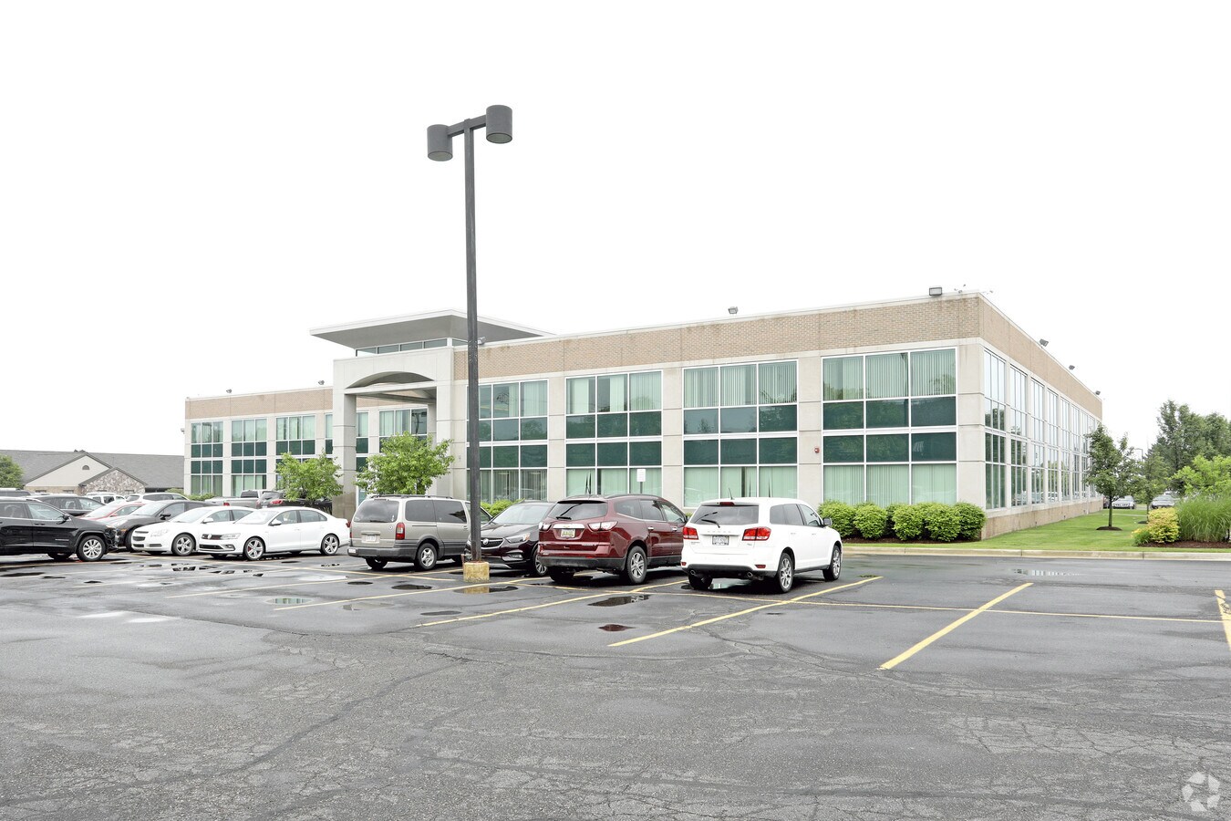 75 Barclay Cir, Rochester Hills, MI 48307