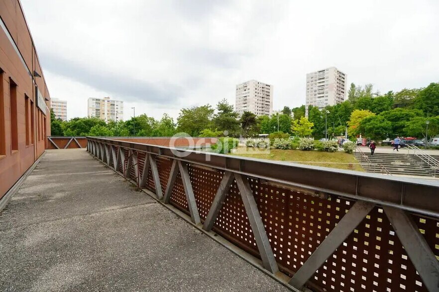 Retail in Dijon for lease - Building Photo - Image 3 of 5