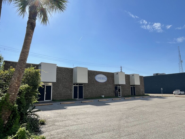 903 S 8th St, La Porte, TX for lease - Building Photo - Image 1 of 19