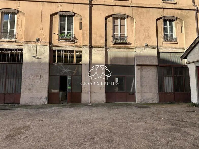 Retail in Lyon for sale - Building Photo - Image 1 of 26