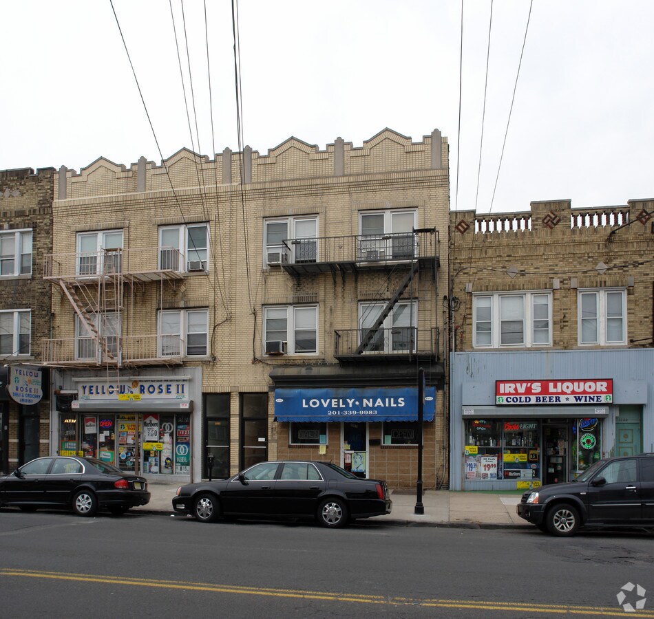 1097 Avenue C, Bayonne, NJ 07002