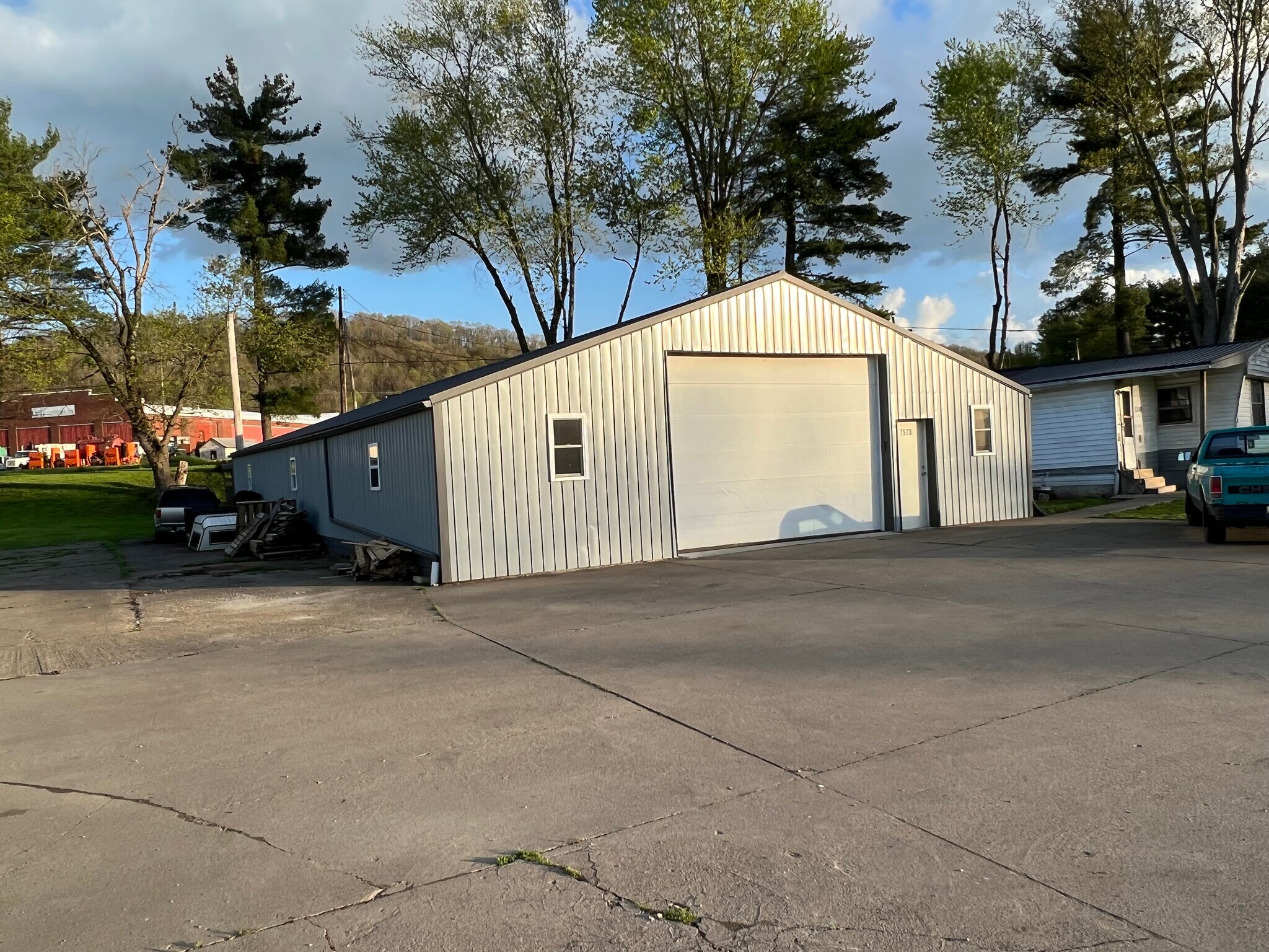 7573 Wolfe's Xing Rd