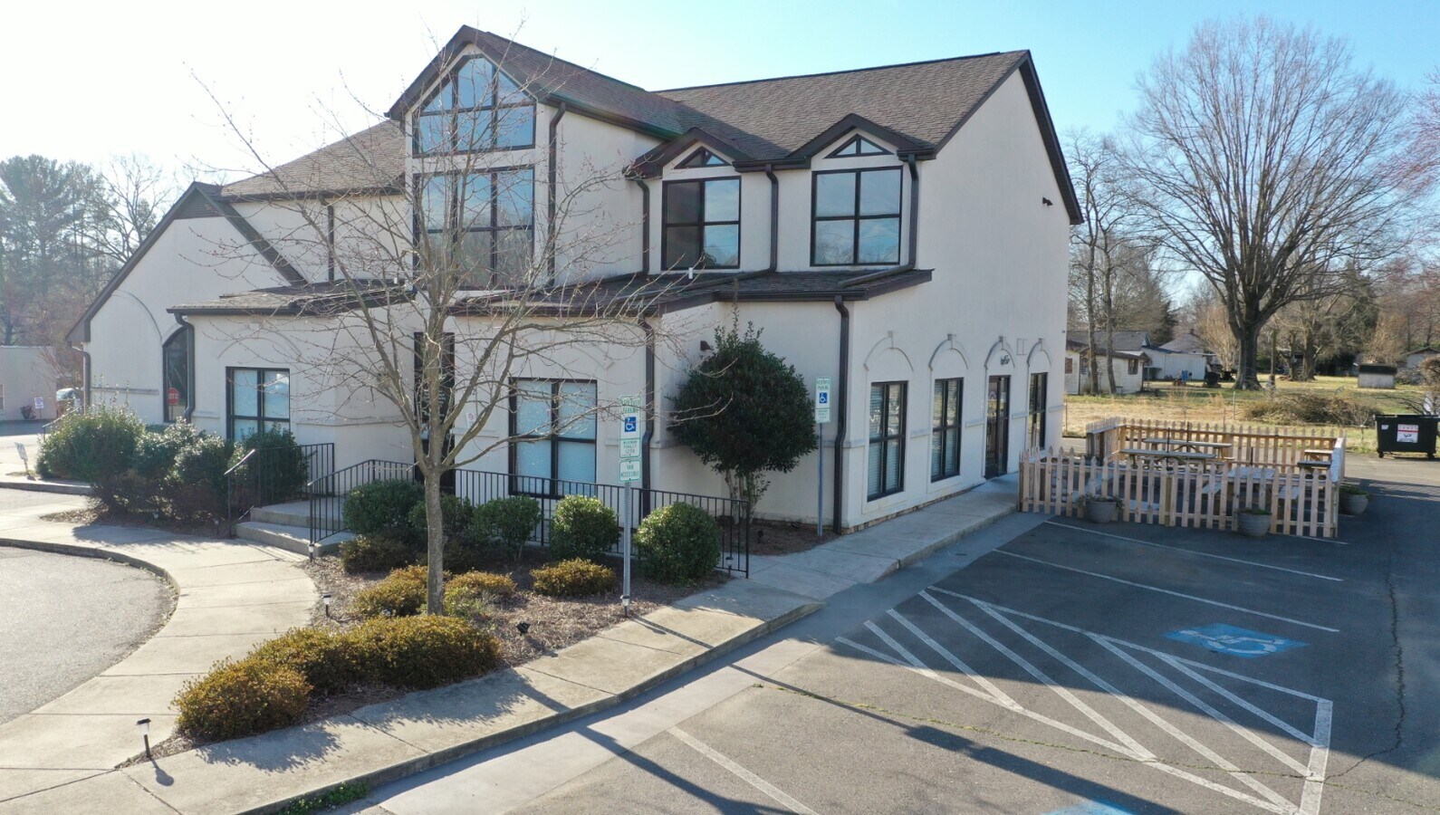 901 W Main St, Yadkinville, NC 27055