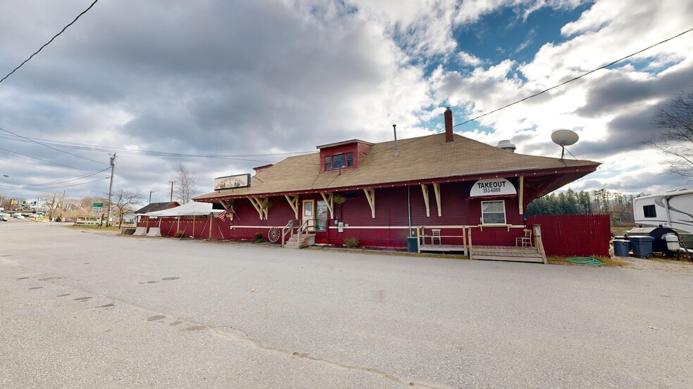 695 Lisbon St, Lisbon, ME for sale - Primary Photo - Image 2 of 73