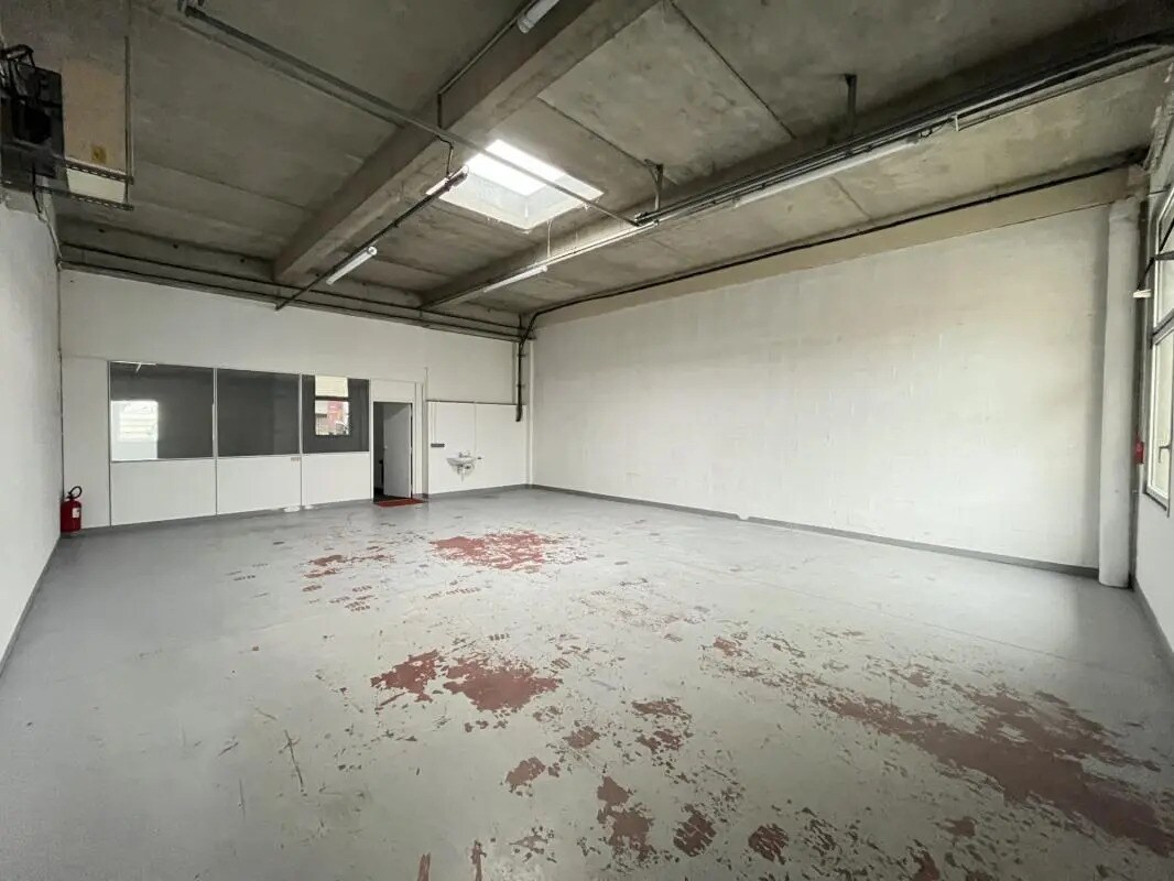 Industrial in La Verrière for lease Interior Photo- Image 1 of 22