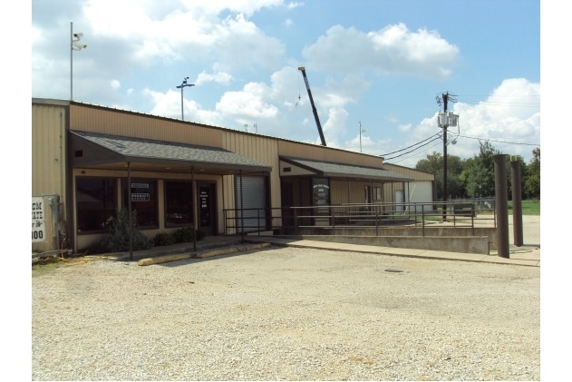 640 E Highway 199, Springtown, TX for lease - Primary Photo - Image 1 of 35