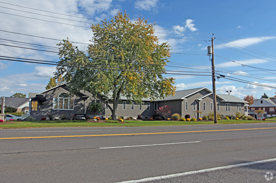 904 7th North St, Liverpool, NY for sale - Primary Photo - Image 1 of 27