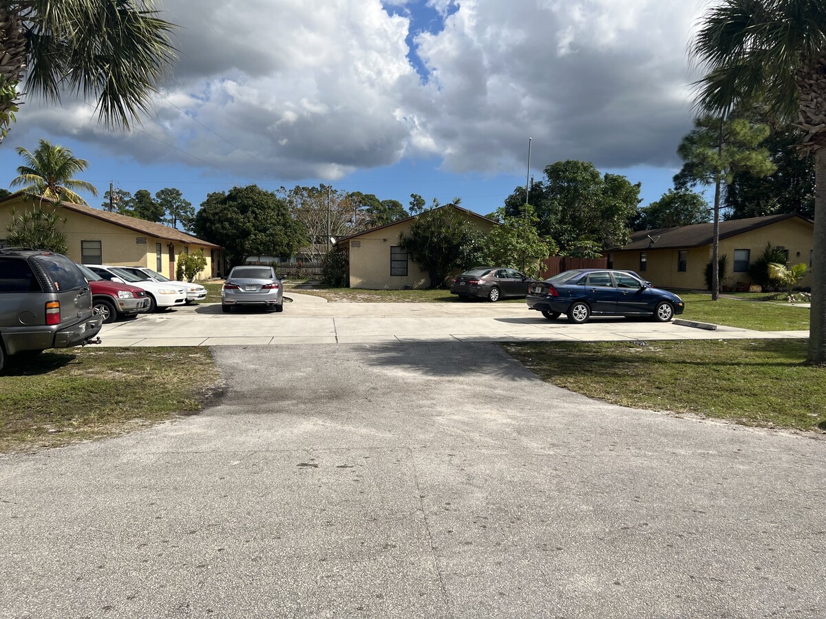 3070 Swain Blvd, Greenacres, FL 33463 | LoopNet