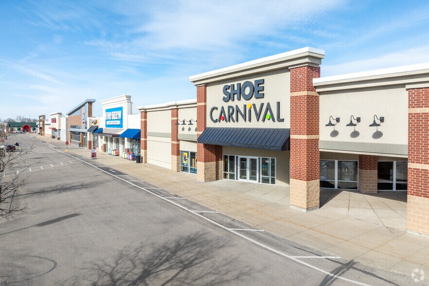 166-180 Collins Rd NE, Cedar Rapids, IA for sale - Primary Photo - Image 1 of 1