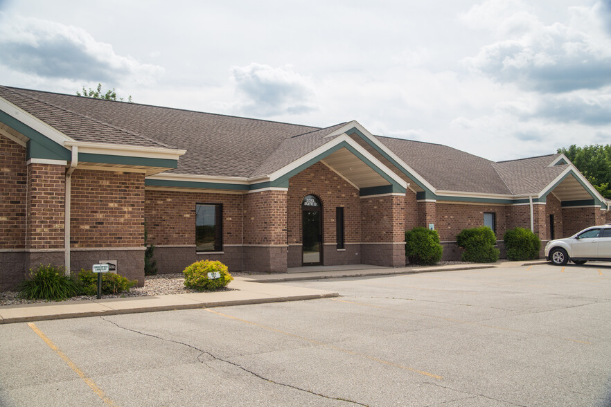 3313 Packerland Dr, De Pere, WI for lease - Primary Photo - Image 1 of 1