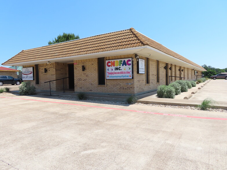 1472 N Hampton Rd, DeSoto, TX for lease - Building Photo - Image 1 of 12