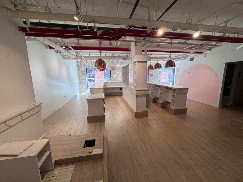 204 Wythe Ave, Brooklyn, NY for lease - Interior Photo - Image 2 of 9