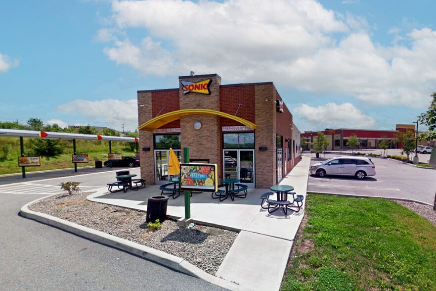 368 E Route 211, Middletown, NY for lease - Building Photo - Image 1 of 7