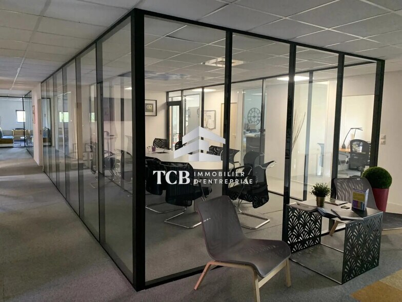 Office in Orvault for lease - Interior Photo - Image 1 of 6