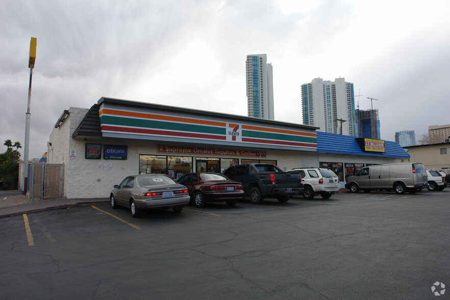 525-531 E Sahara Ave, Las Vegas, NV for lease - Primary Photo - Image 1 of 5