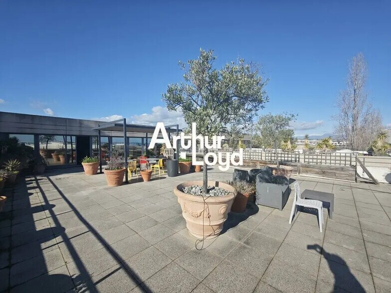 Office in Villeneuve-Loubet for lease - Building Photo - Image 2 of 12