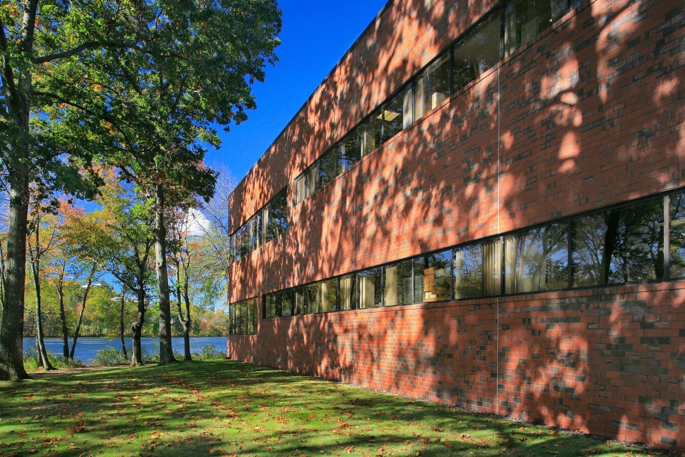 200 Ames Pond Dr, Tewksbury, MA 01876