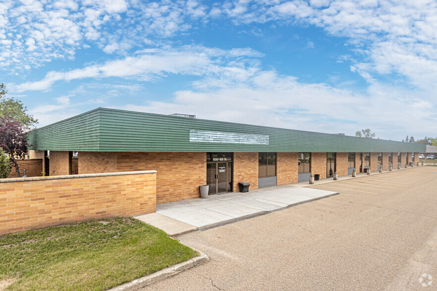 11510-11522 168th St NW, Edmonton, AB for lease - Primary Photo - Image 1 of 3