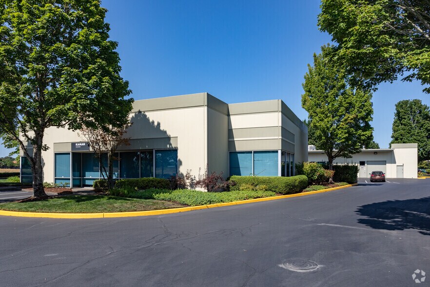 7515 NE Ambassador Pl, Portland, OR for sale - Building Photo - Image 3 of 6