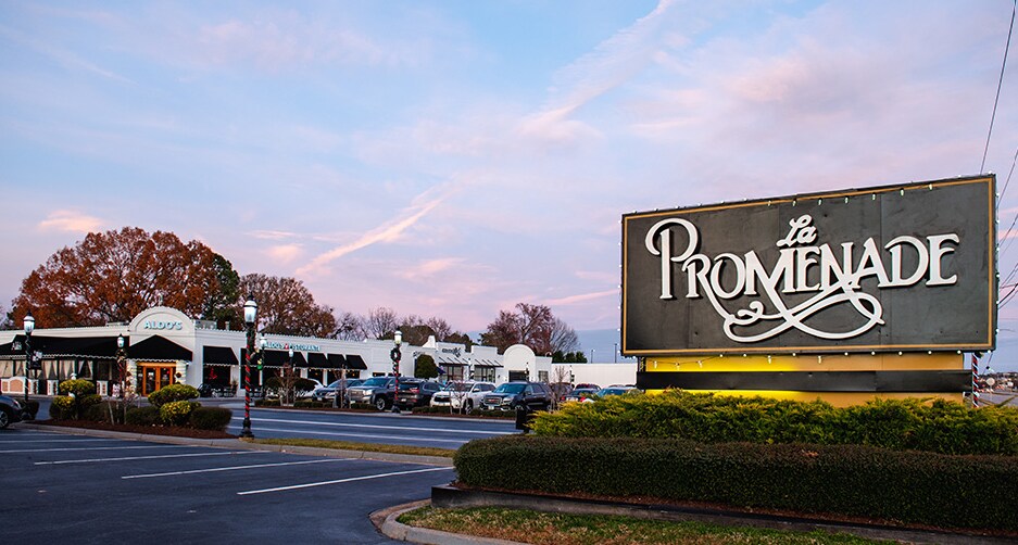 1860 Laskin Rd, Virginia Beach, VA for sale - Primary Photo - Image 1 of 1