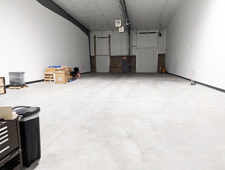 2 Lear Jet Lane, Latham, NY for lease - Building Photo - Image 2 of 18