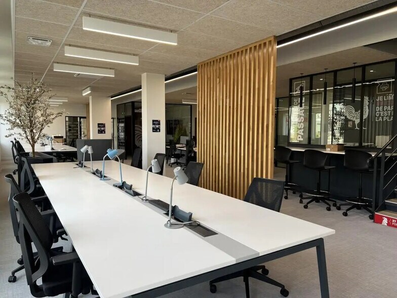 Office in Tremblay-en-France for lease - Interior Photo - Image 3 of 8