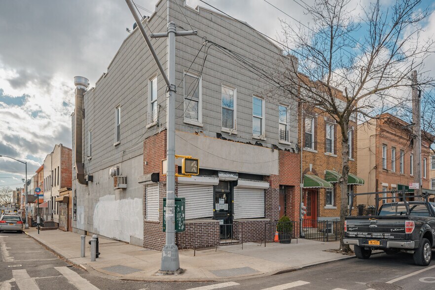 392 Woodward Ave, Flushing, NY for sale - Primary Photo - Image 1 of 1