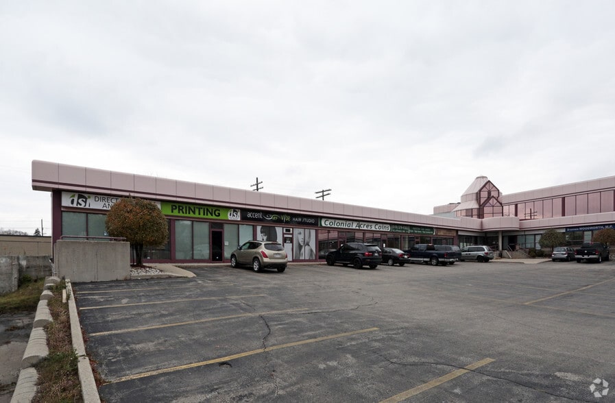 300 Victoria St N, Kitchener, ON for lease - Building Photo - Image 2 of 7