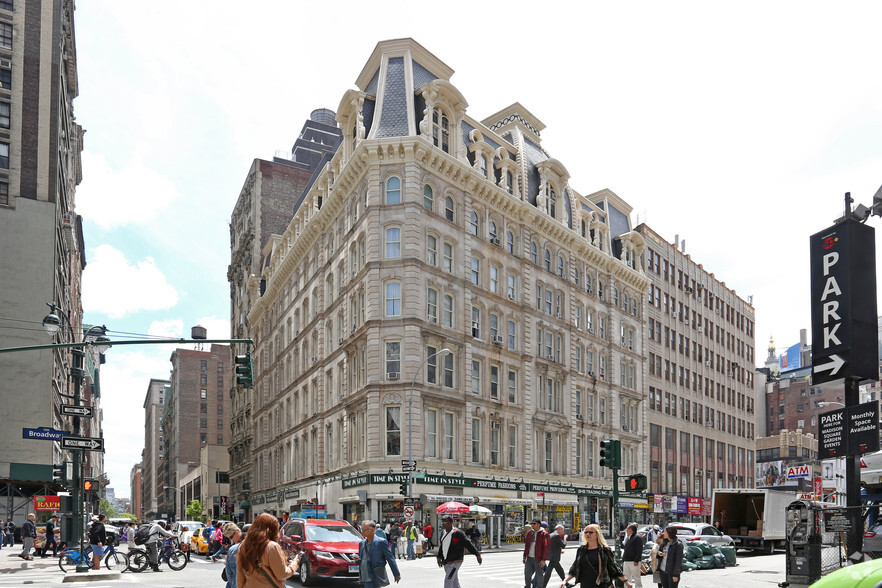 34-44 W 31st St, New York, NY for lease - Building Photo - Image 1 of 9