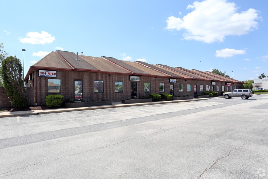 580-590 Reed Rd, Broomall, PA for lease - Primary Photo - Image 2 of 7