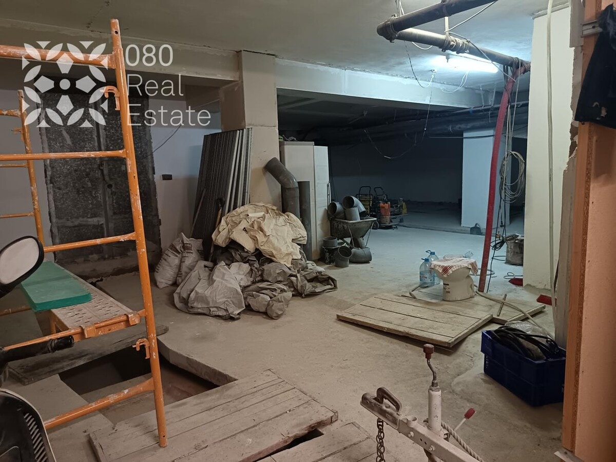 Barcelona, BAR 08011 - Unit 1 - - Interior Photo - Image 2 of 14