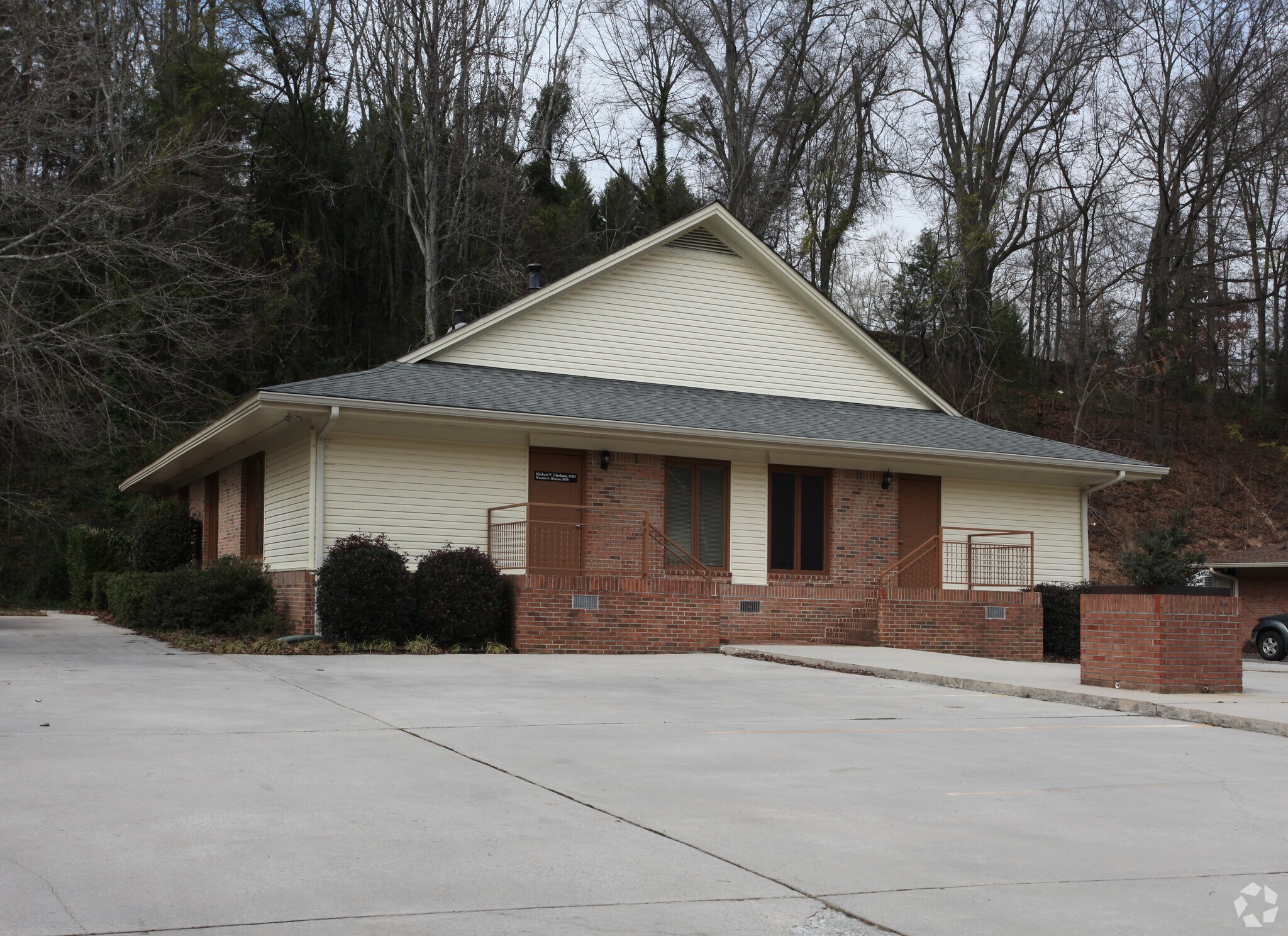1208 Sherwood Park Dr NE, Gainesville, GA for sale Primary Photo- Image 1 of 1
