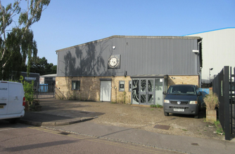 8 Wintersells Rd, Byfleet for lease Building Photo- Image 1 of 4