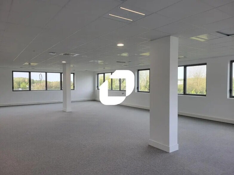 Office in Saint-Herblain for sale - Building Photo - Image 2 of 6