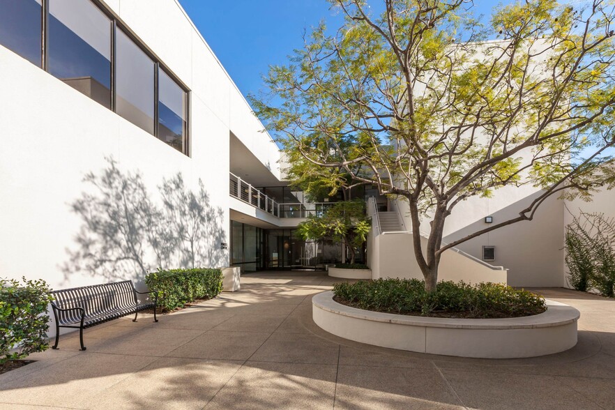 4685 MacArthur Ct, Newport Beach, CA for lease - Building Photo - Image 1 of 40