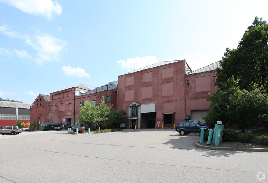 500-698 Braddock Ave, East Pittsburgh, PA for lease - Building Photo - Image 3 of 5