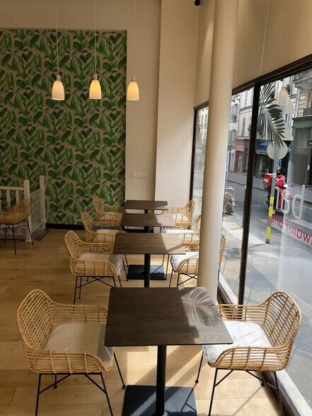 Retail in Paris for lease - Building Photo - Image 3 of 8